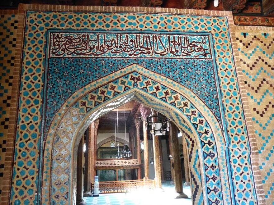 esrefoglu-camii-ic-kapi-girisi-1.jpg