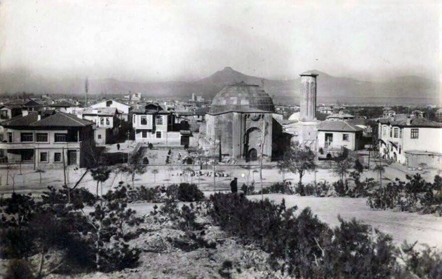 ince-minareli-medrese---mustafa-sametoglu-arsivi.jpg