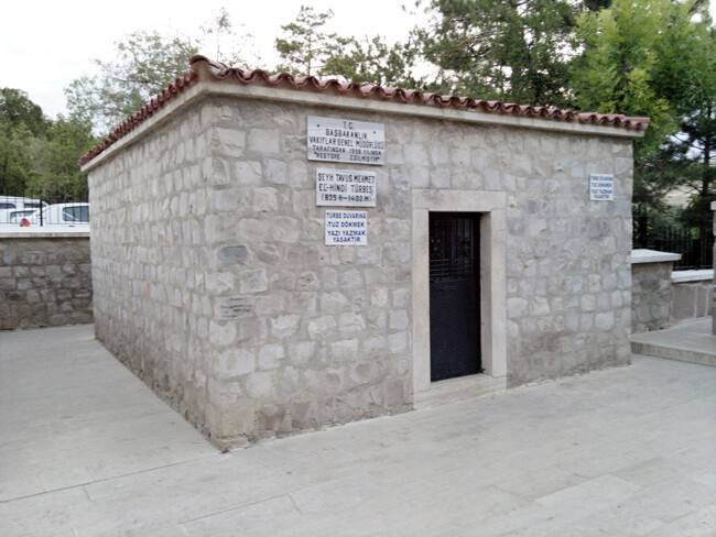 seyh-tavus-mehmed-el-hindi-turbesi-(835-h-1432-m.).jpg